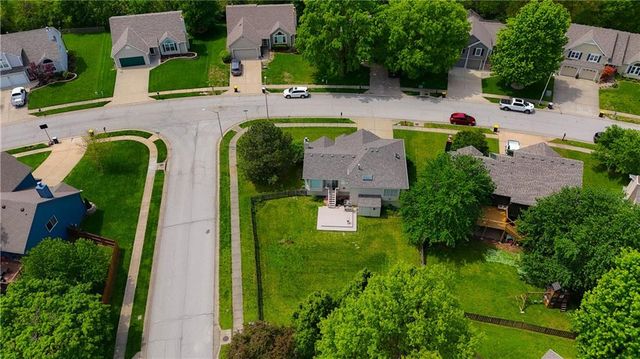 7305 N Richmond Avenue, Kansas City, MO 64158