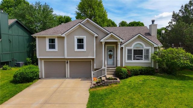 7305 N Richmond Avenue, Kansas City, MO 64158