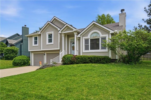 7305 N Richmond Avenue, Kansas City, MO 64158