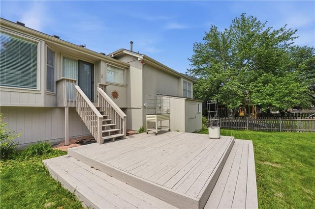 7305 N Richmond Avenue, Kansas City, MO 64158