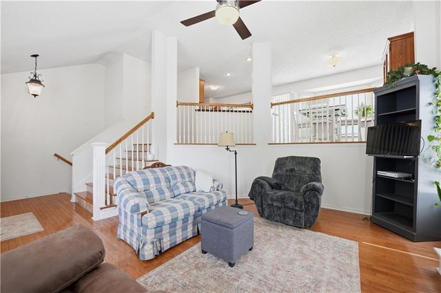 7305 N Richmond Avenue, Kansas City, MO 64158