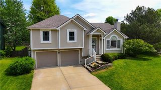 7305 N Richmond Avenue, Kansas City, MO 64158