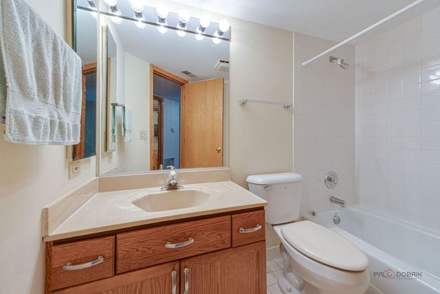 1470 Jefferson Street 204, Des Plaines, IL 60016