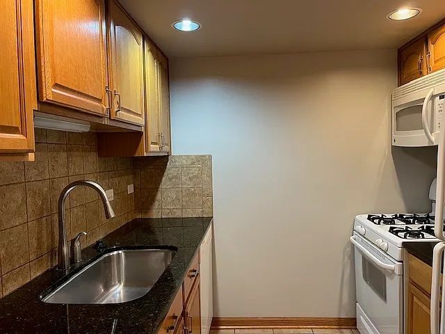 1125 Royal Saint George Drive 102, Naperville, IL 60563