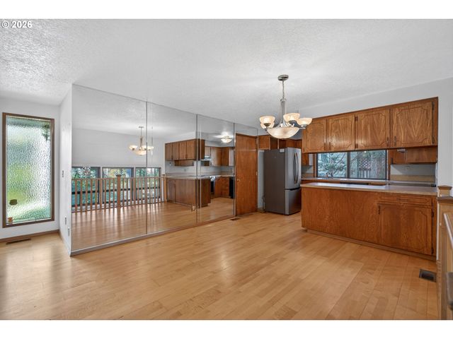 1668 Nw 14TH Dr, Gresham, OR 97030