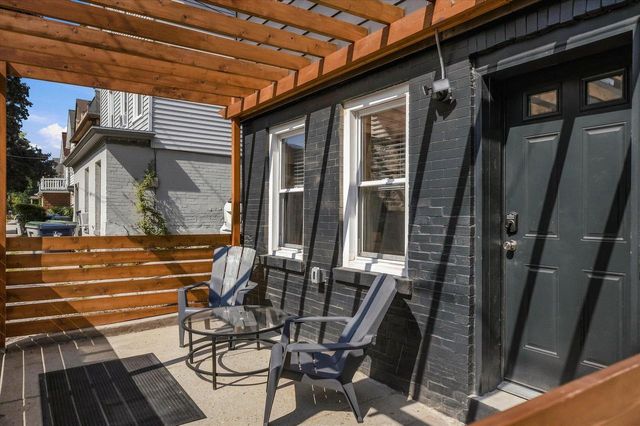 1850 N Warren AVENUE, Milwaukee, WI 53202