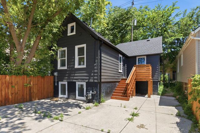 1850 N Warren AVENUE, Milwaukee, WI 53202
