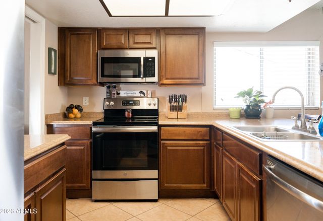 3952 W LUPINE Avenue, Phoenix, AZ 85029