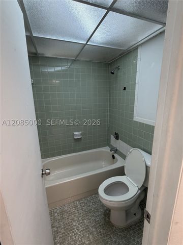 7010 NW 186th St 5-121A, Hialeah, FL 33015