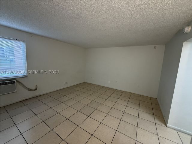 7010 NW 186th St 5-121A, Hialeah, FL 33015