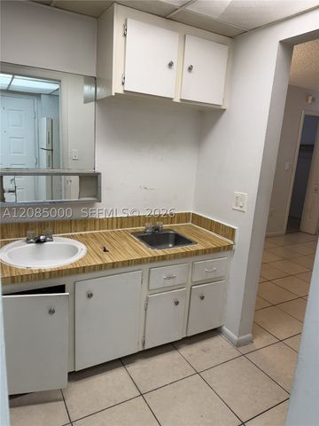 7010 NW 186th St 5-121A, Hialeah, FL 33015