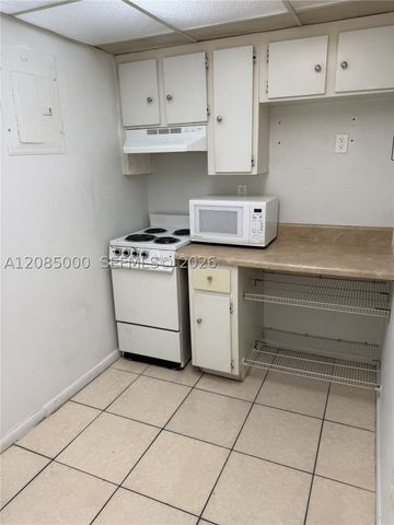 7010 NW 186th St 5-121A, Hialeah, FL 33015