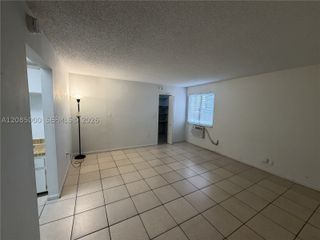 7010 NW 186th St 5-121A, Hialeah, FL 33015