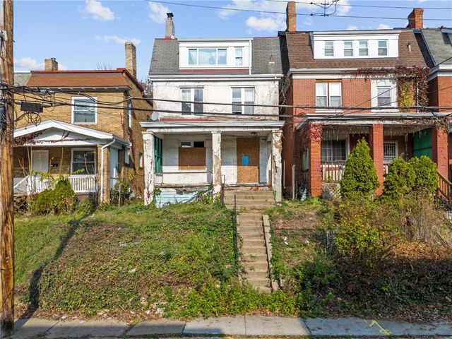 215 Reifert St, Knoxville, PA 15210