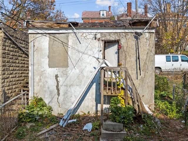 215 Reifert St, Knoxville, PA 15210