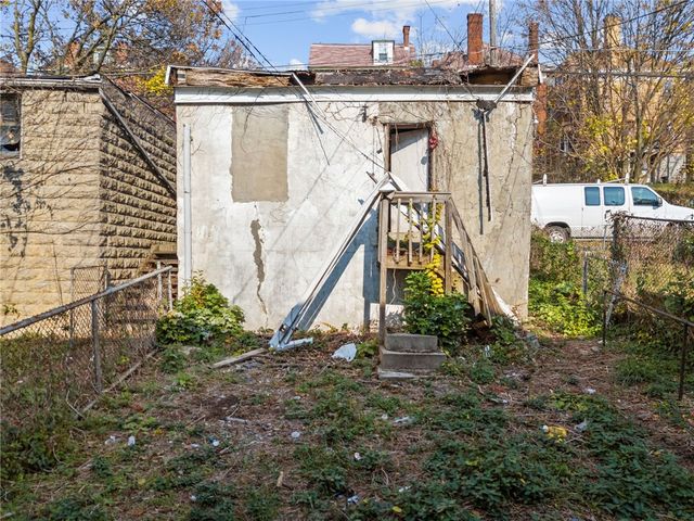 215 Reifert St, Knoxville, PA 15210