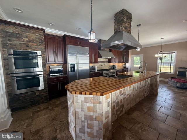 9 SPRUCE ST, Delmar, MD 21875
