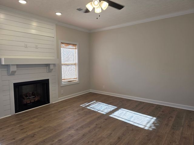 1147 Chagford Dr, Clarksville, TN 37043