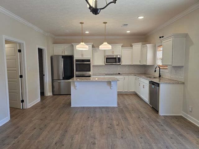 1147 Chagford Dr, Clarksville, TN 37043