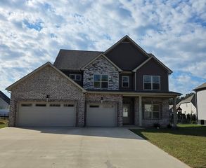1147 Chagford Dr, Clarksville, TN 37043