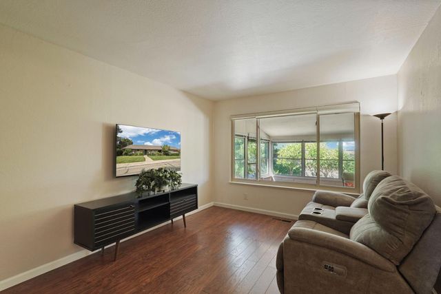 1009 N Ham Ln, Lodi, CA 95242