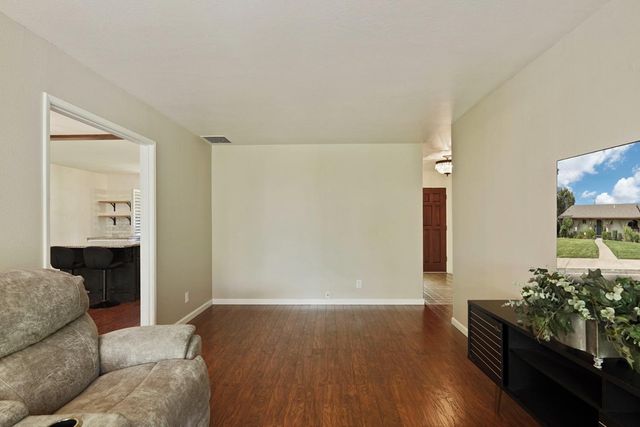 1009 N Ham Ln, Lodi, CA 95242