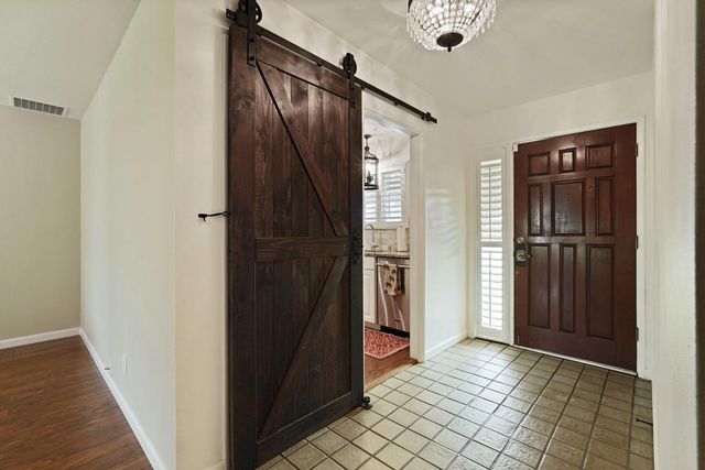 1009 N Ham Ln, Lodi, CA 95242