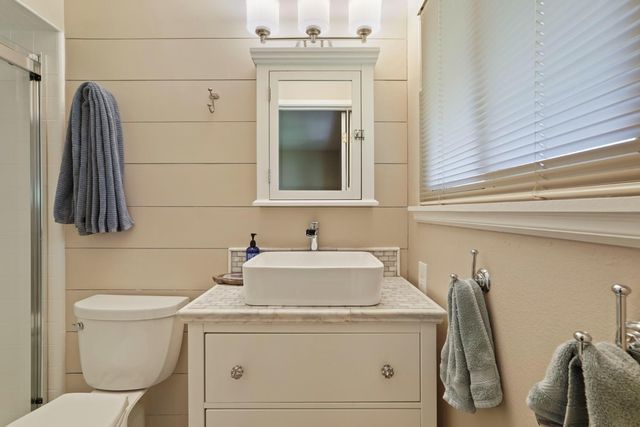 1009 N Ham Ln, Lodi, CA 95242