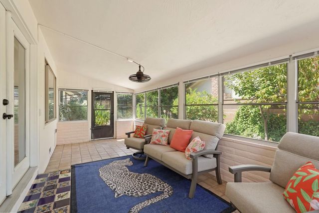 1009 N Ham Ln, Lodi, CA 95242