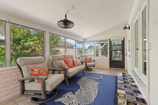 1009 N Ham Ln, Lodi, CA 95242