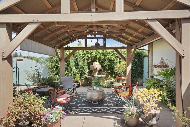 1009 N Ham Ln, Lodi, CA 95242