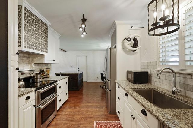 1009 N Ham Ln, Lodi, CA 95242