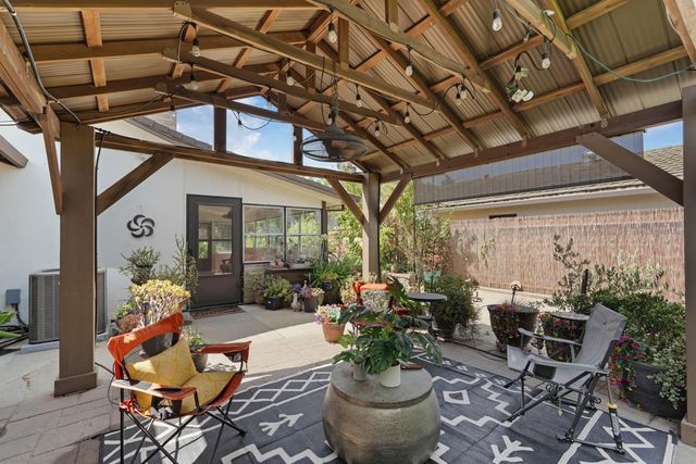 1009 N Ham Ln, Lodi, CA 95242