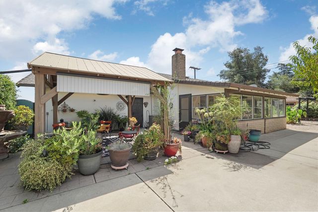 1009 N Ham Ln, Lodi, CA 95242