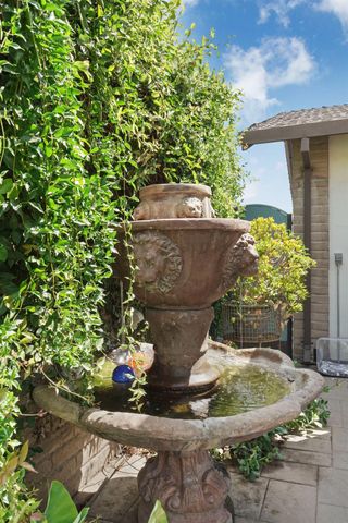1009 N Ham Ln, Lodi, CA 95242