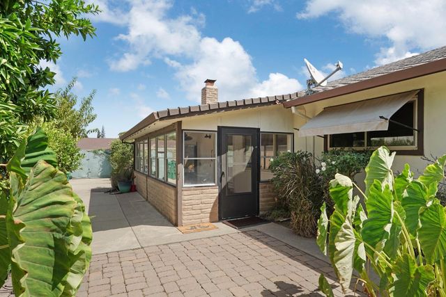 1009 N Ham Ln, Lodi, CA 95242