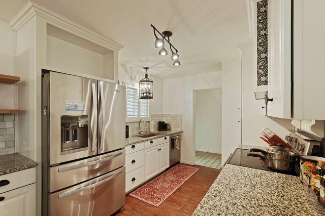 1009 N Ham Ln, Lodi, CA 95242