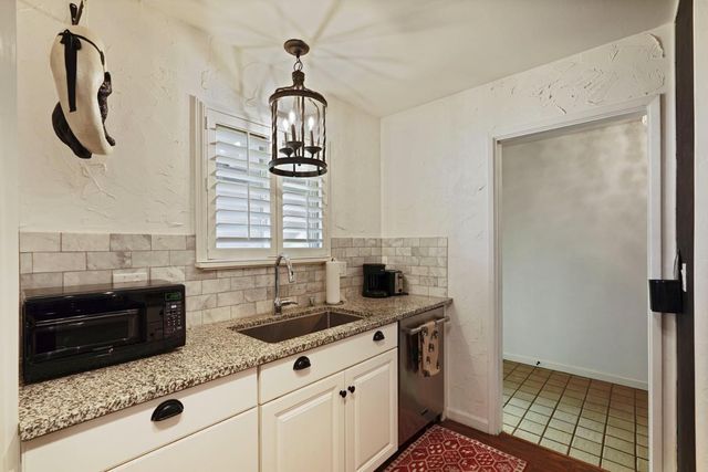 1009 N Ham Ln, Lodi, CA 95242
