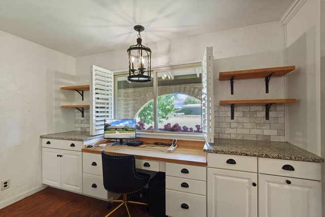 1009 N Ham Ln, Lodi, CA 95242