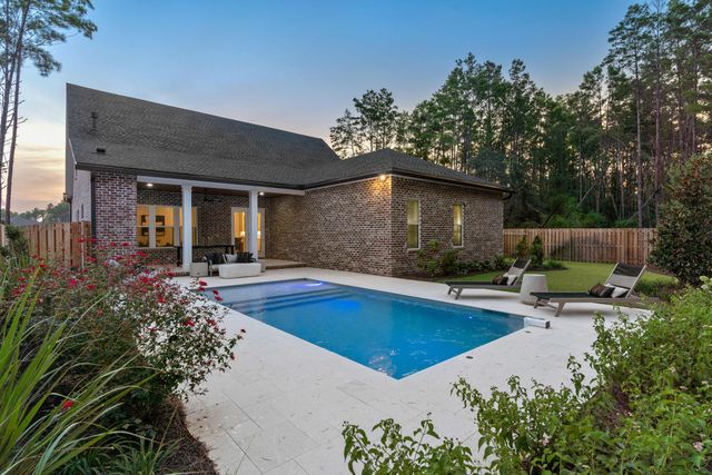 471 Shimmer Circle, Freeport, FL 32439