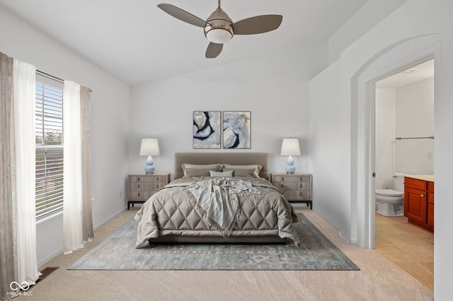 11725 Chant Lane Unit 5, Zionsville, IN 46077