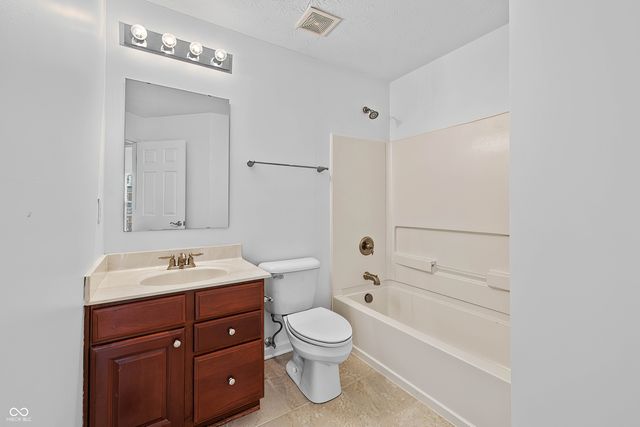 11725 Chant Lane Unit 5, Zionsville, IN 46077