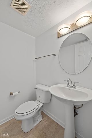 11725 Chant Lane Unit 5, Zionsville, IN 46077