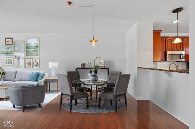 11725 Chant Lane Unit 5, Zionsville, IN 46077