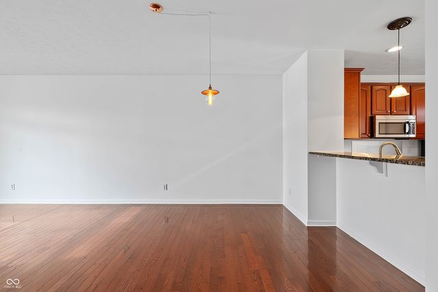 11725 Chant Lane Unit 5, Zionsville, IN 46077