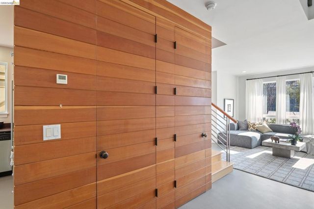 1126 Ocean Avenue, Oakland, CA 94608