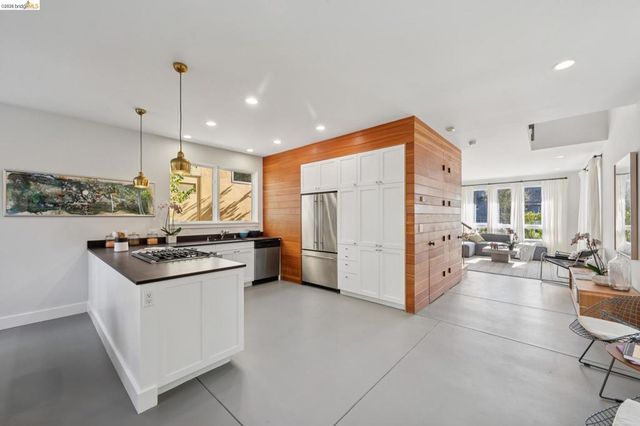 1126 Ocean Avenue, Oakland, CA 94608