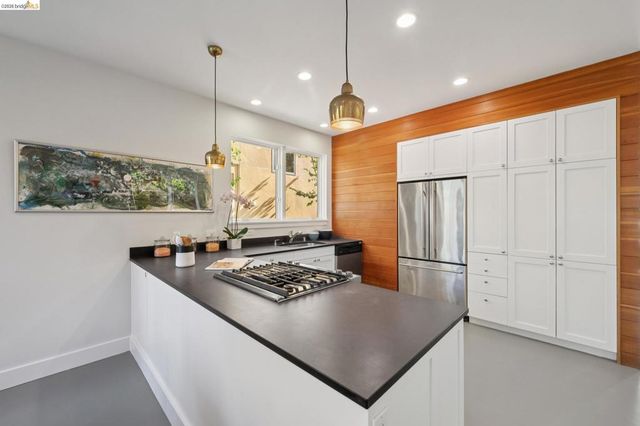 1126 Ocean Avenue, Oakland, CA 94608