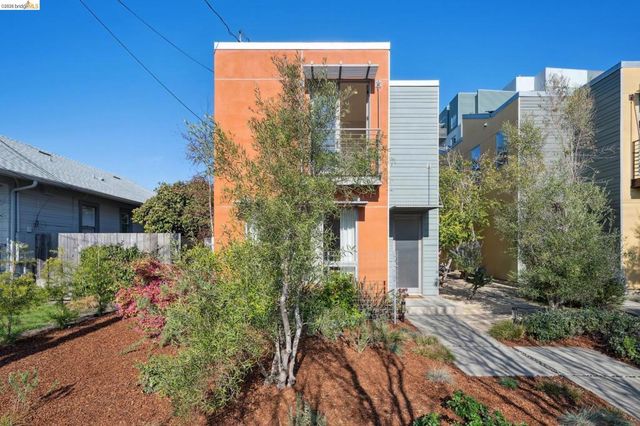 1126 Ocean Avenue, Oakland, CA 94608