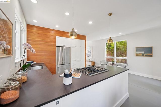 1126 Ocean Avenue, Oakland, CA 94608